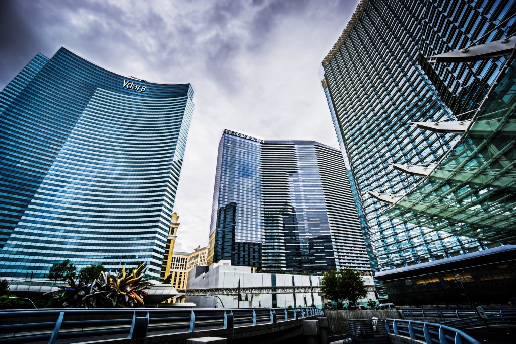 The sleek and sophisticate Cosmopolitan Hotel boasts floor to ceiling windows in each room for unparalleled views of the Bellagio fountains.